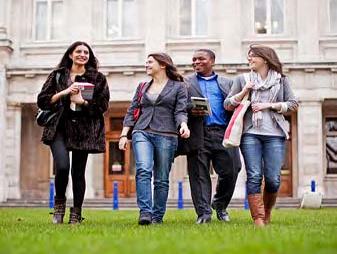 Students in front of the Queens' Building